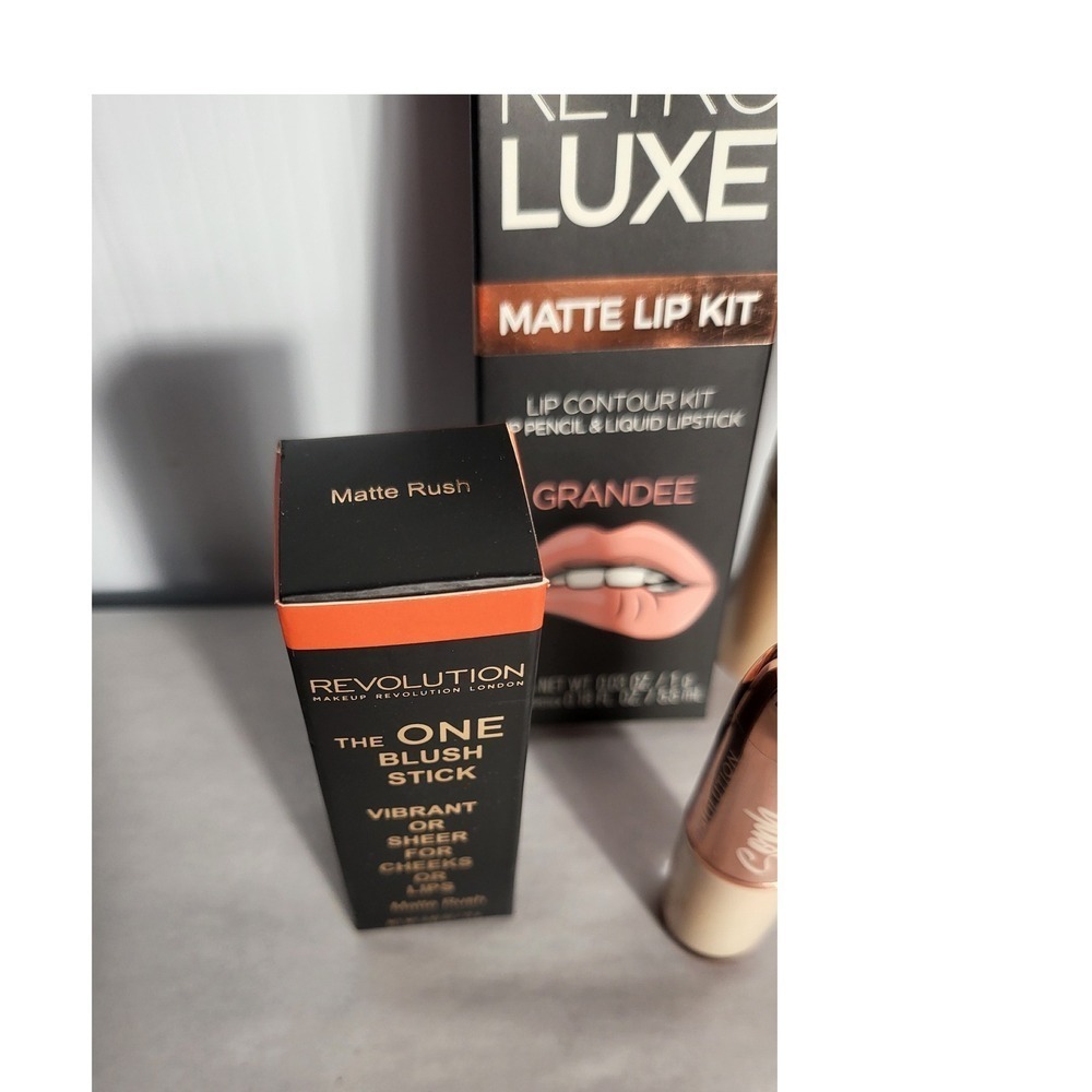 Makeup Revolution Retro Luxe‎ Matte Lip Kit & More Bundle NEW - Picture 3 of 11